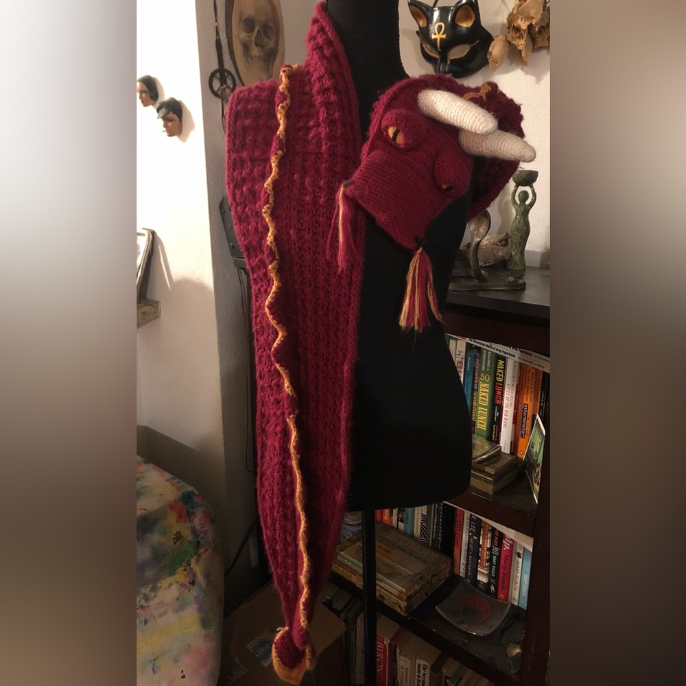 Dragon hand knit original that evidently took exceptional care/love to create. - Picture 3 of 6